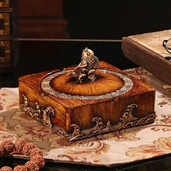 Chinesischer Aschenbecher aus Harz mit Deckel im Wohnzimmertauglichen Design