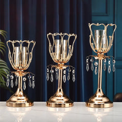 Goldene Blumenkerze – Klassisches Metalldesign