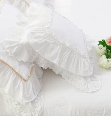 eleganter Kissenbezug aus Baumwolle in Weiss mit Spitzenrüschen, Grösse 45x45 cm