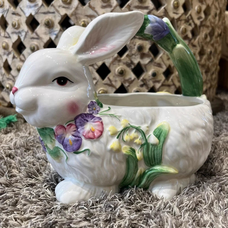 Nordischer Hasen-Ornament - Keramikdesign fürs Wohnzimmer