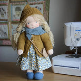 Waldorf Plüschpuppe aus Baumwolle – Fantasie Design mit Box