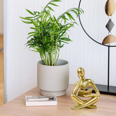 Moderne denkende Lesefigur aus Harz in Schwarz, 11.5x8.5x6 cm