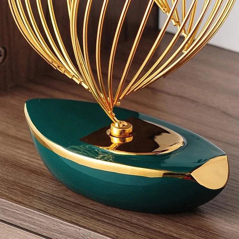 Abstrakte Skulptur aus Keramik und Metall im modernen Stil, Farbe: grün