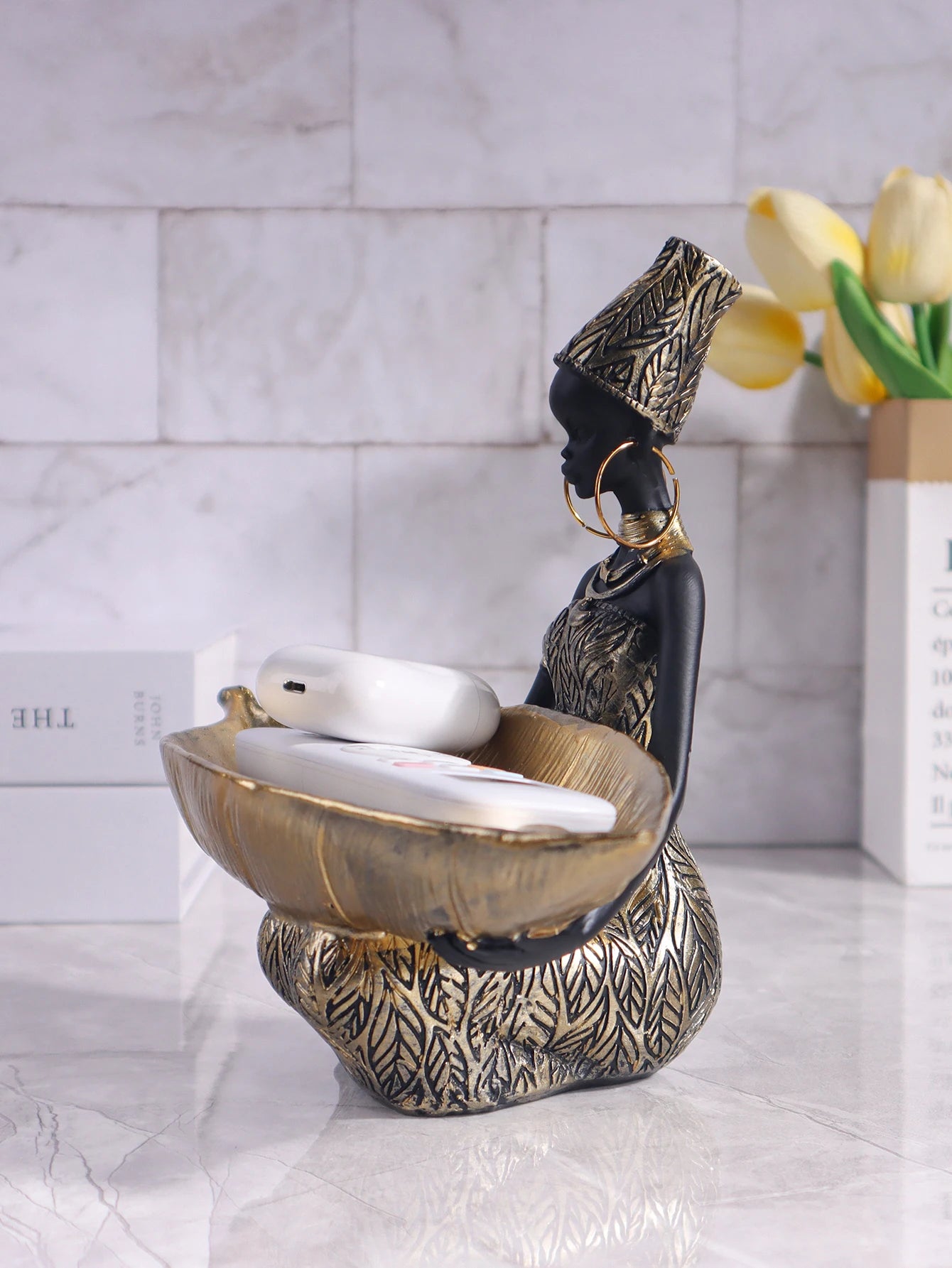 Afrikanerin Skulptur – Harzdesign – Dekorativ & Funktional