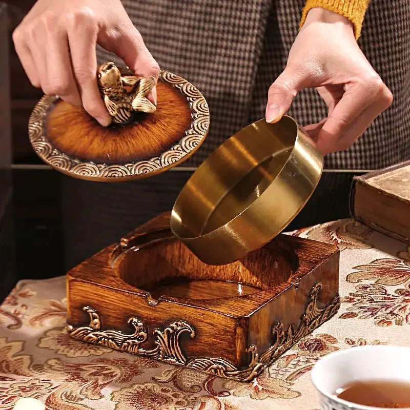 Chinesischer Aschenbecher aus Harz mit Deckel im Wohnzimmerdekor