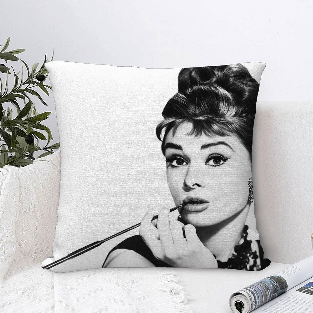Audrey Hepburn Kissenbezug aus Plüsch Polyester, doppelseitig bedruckt in verschiedenen Farben, Grösse 45x45 cm