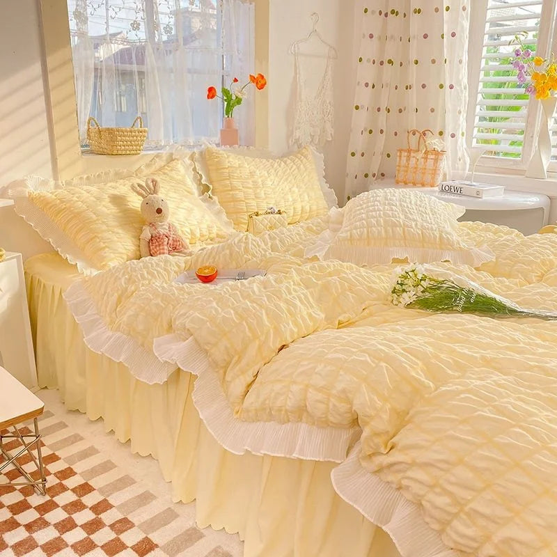 Bettwäsche-Set in verschiedenen Farben aus Polyester, Grösse für 1.8 m Bett, mit Volantlaken im minimalistischen Stil