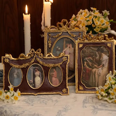 Retro-Bilderrahmen aus Harz in Weinrot mit europäischen Details