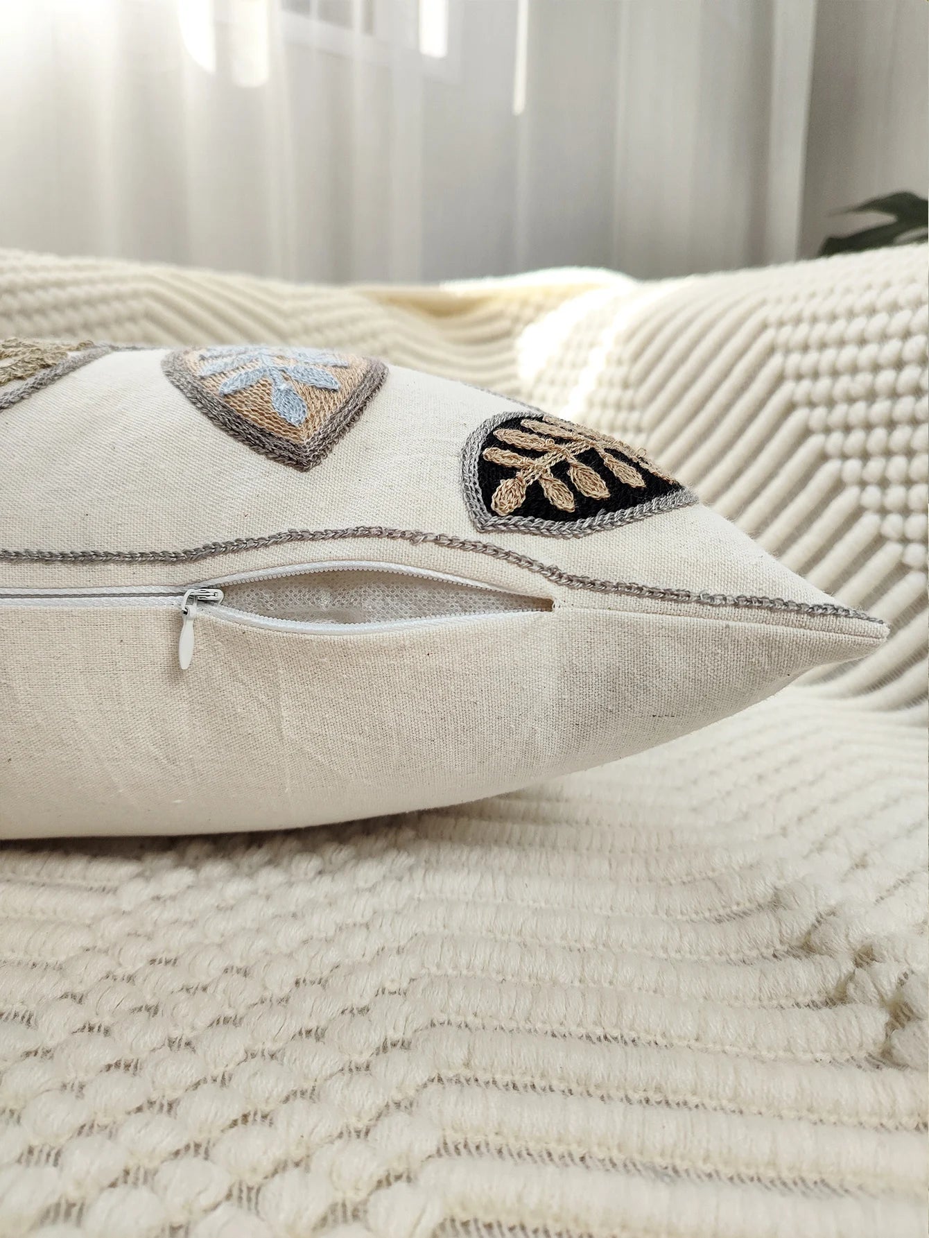 Blattbestickter Kissenbezug – Leinwanddesign – 50cm