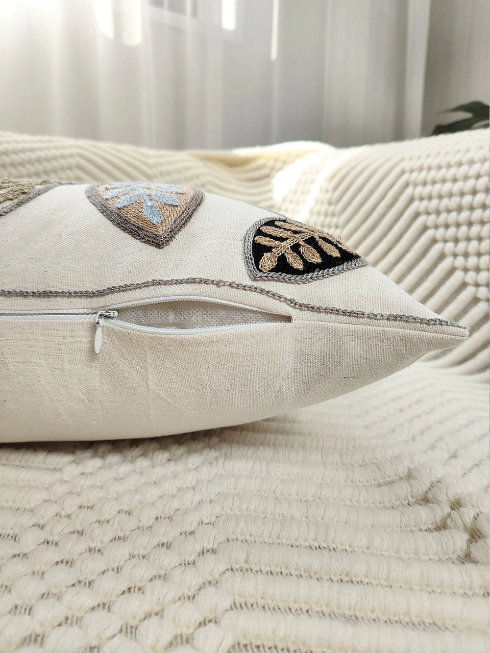 Blattbestickter Kissenbezug – Leinwanddesign – 50cm