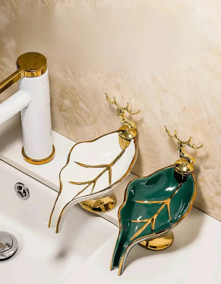 Blattförmige Seifenschale – Keramikdeko mit Hirsch