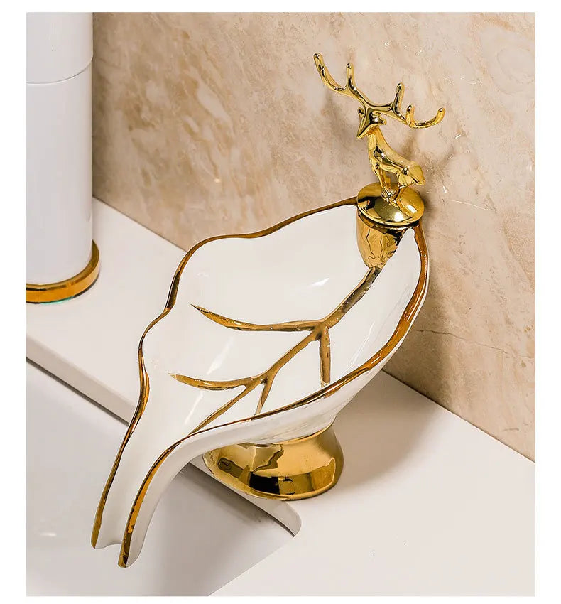 Blattförmige Seifenschale – Keramikdeko mit Hirsch