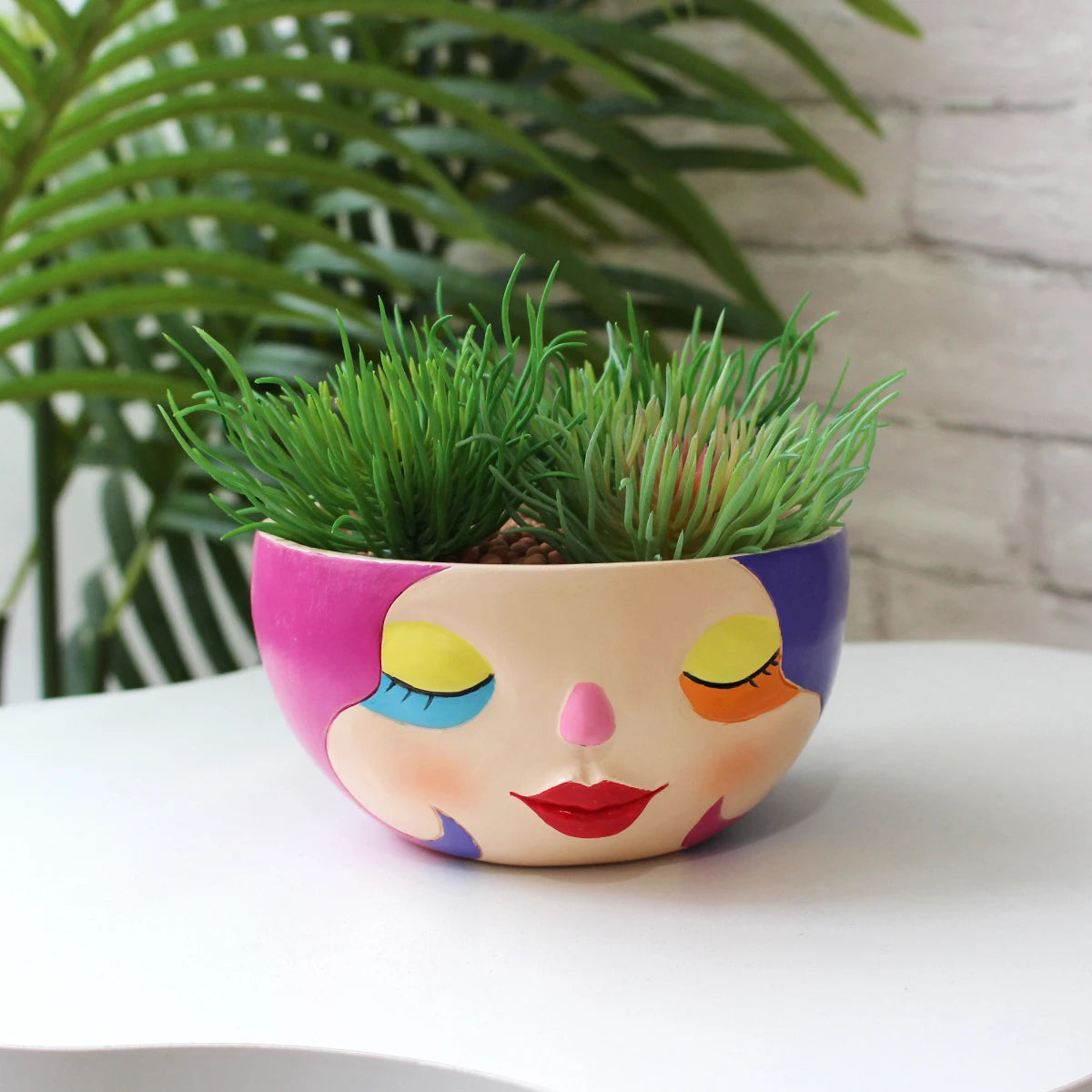 Bunter Harz Blumentopf – Modernes Gesicht Design Desktop