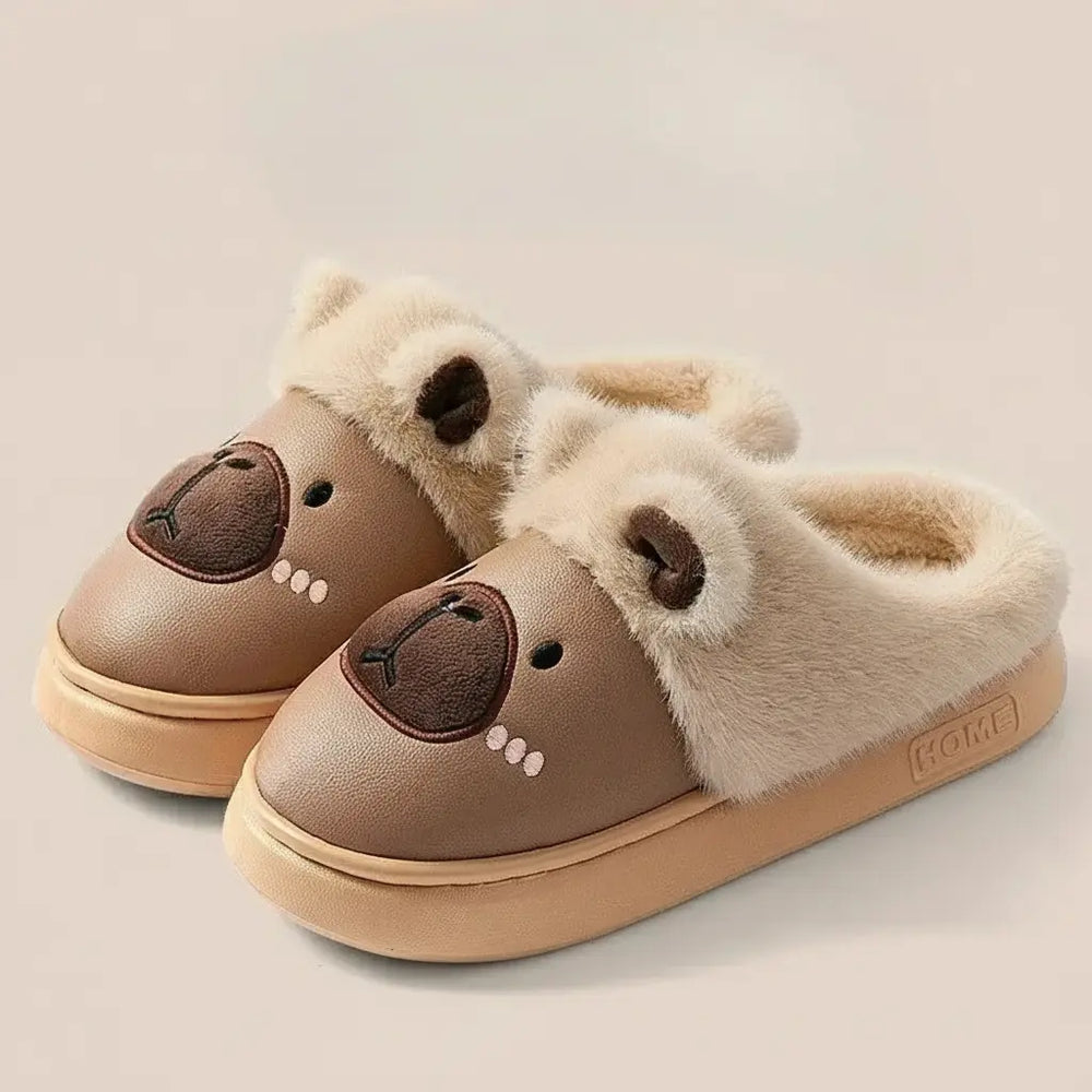 Capybara Plüschpantoffeln aus PU Material in Farbe Dunkelbraun Schuhgrösse 44-45