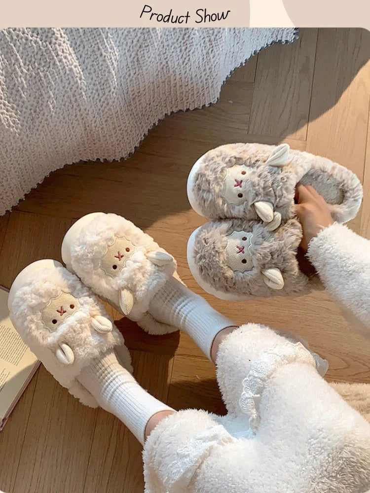 Flauschige Damenhausschuhe aus Plüsch in Weiss mit Schaf-Motiv