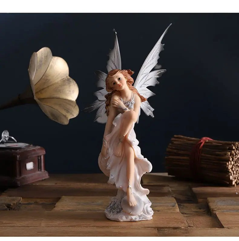 Engel-Figur – Moderne Kunst aus Harz für Zuhause