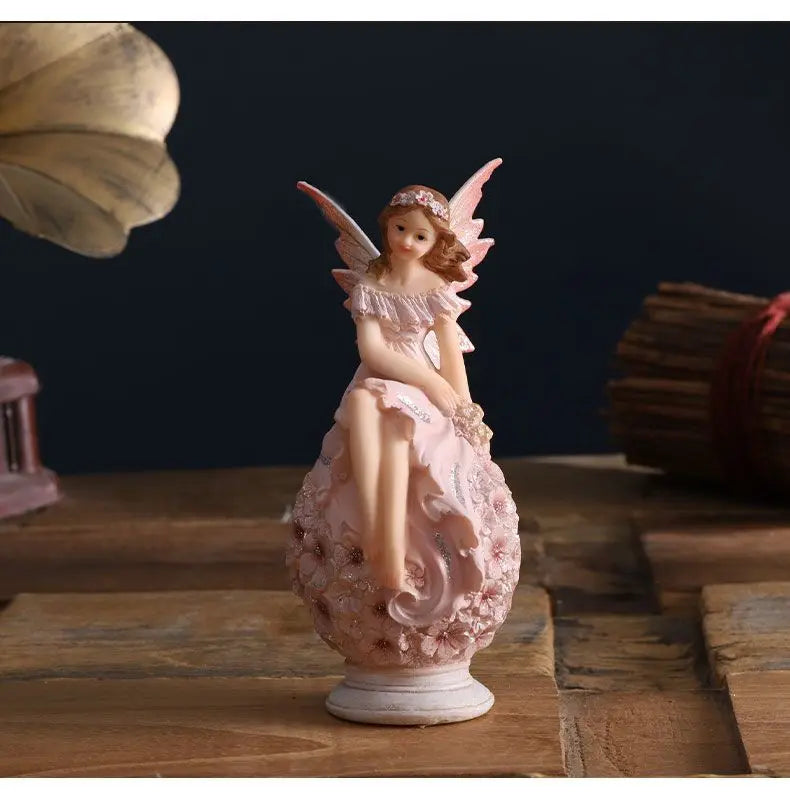 Engel-Figur – Moderne Kunst aus Harz für Zuhause