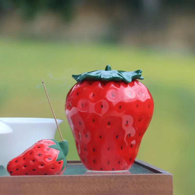 Erdbeer-Keramikbox – Modernes rotes Ornament