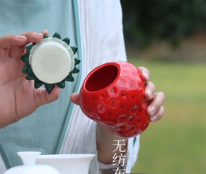 Erdbeer-Keramikbox – Modernes rotes Ornament