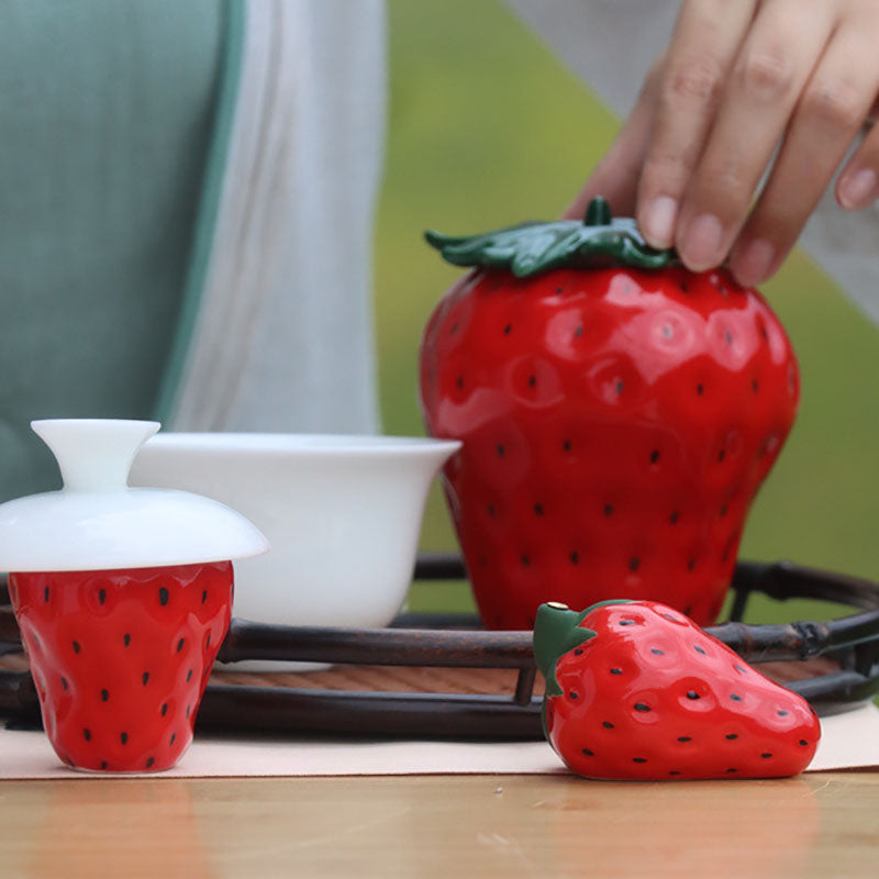 Erdbeer-Keramikbox – Modernes rotes Ornament