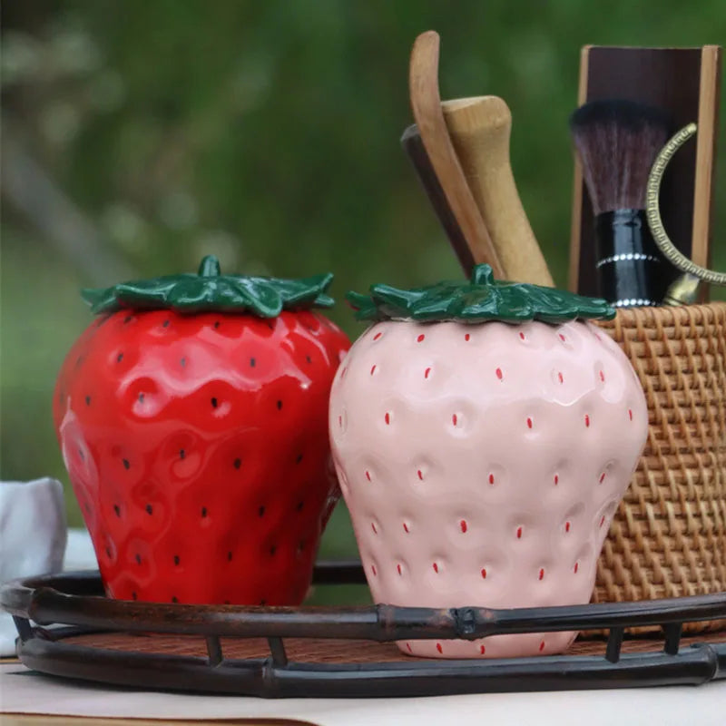 Erdbeer-Keramikbox – Modernes rotes Ornament