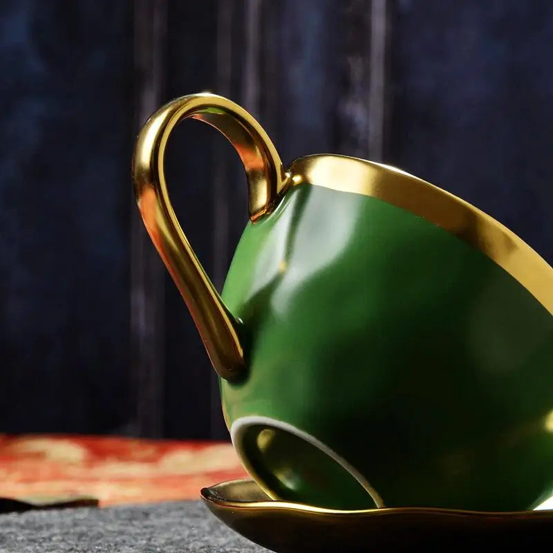Europäisches Gold-Keramik-Kaffeeset – Elegantes Design 200ml