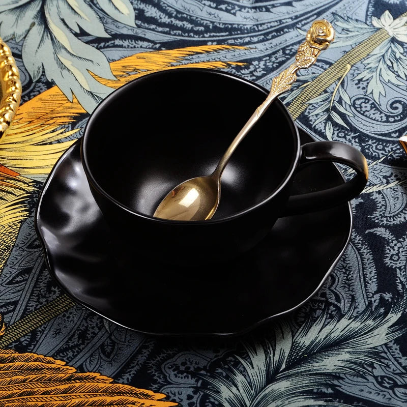 Europäisches Gold-Keramik-Kaffeeset – Elegantes Design 200ml