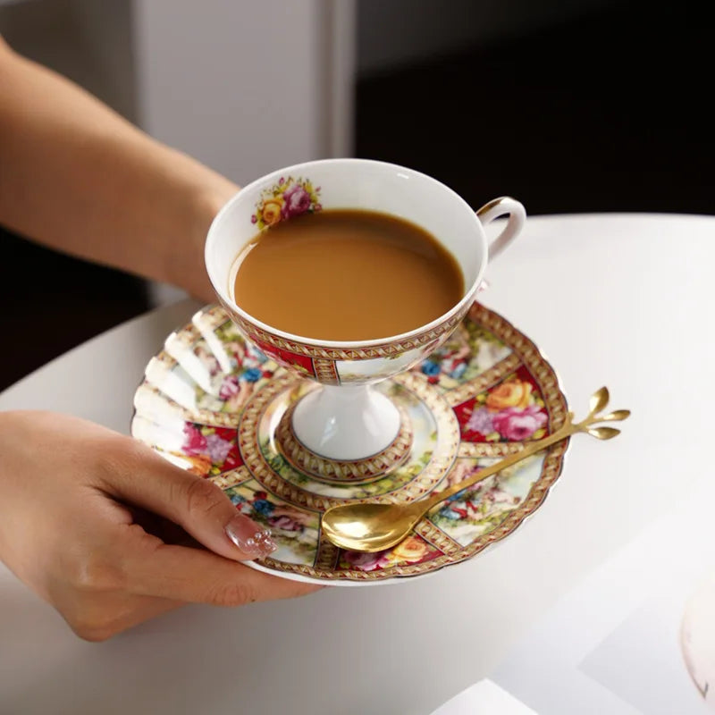 Europäisches Kaffeeservice – Keramik Goldrand