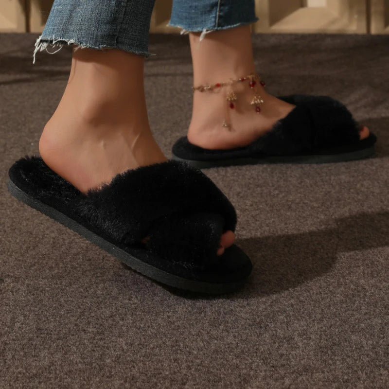 Flauschige Pantoffeln – Kuscheliges Pelzdesign – Ideal für Innen