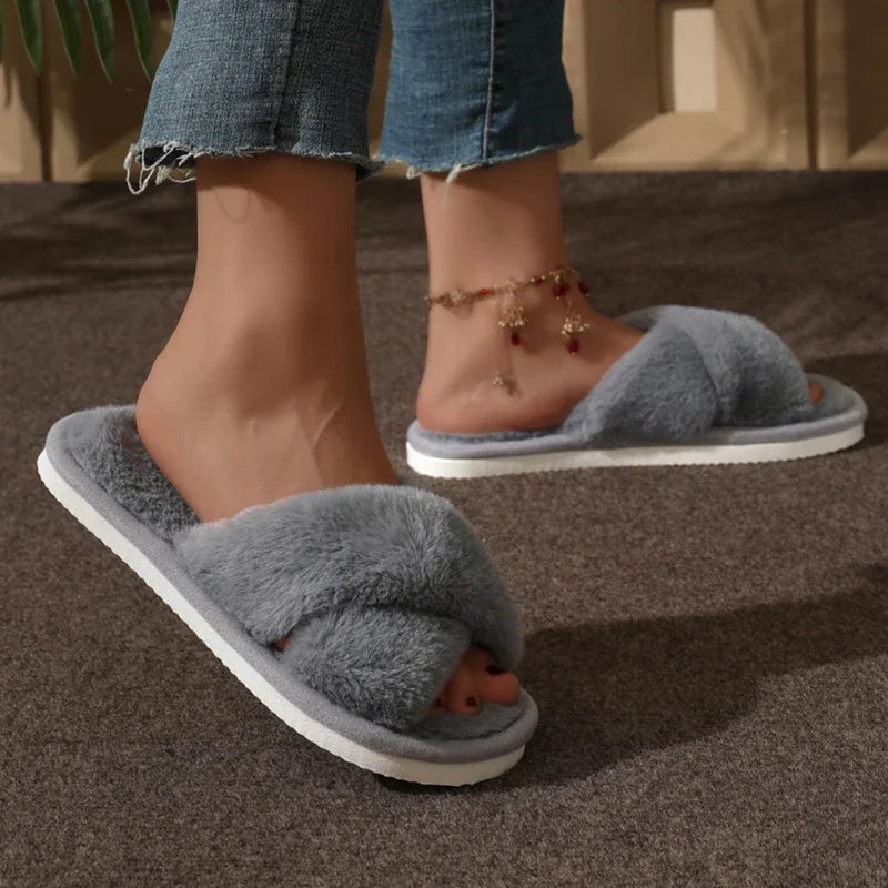Flauschige Pantoffeln – Kuscheliges Pelzdesign – Ideal für Innen
