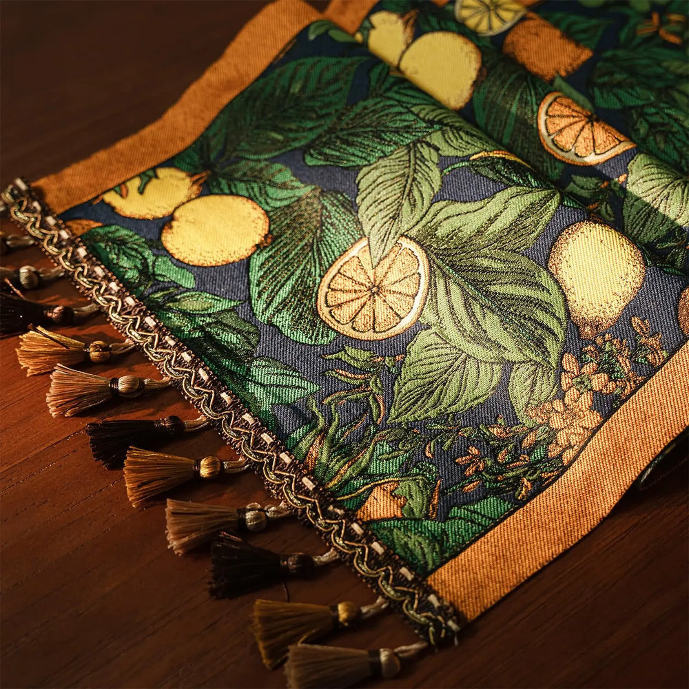 Floraler Tischläufer aus Polyester-Leinen mit buntem Muster in Grösse 35x180cm