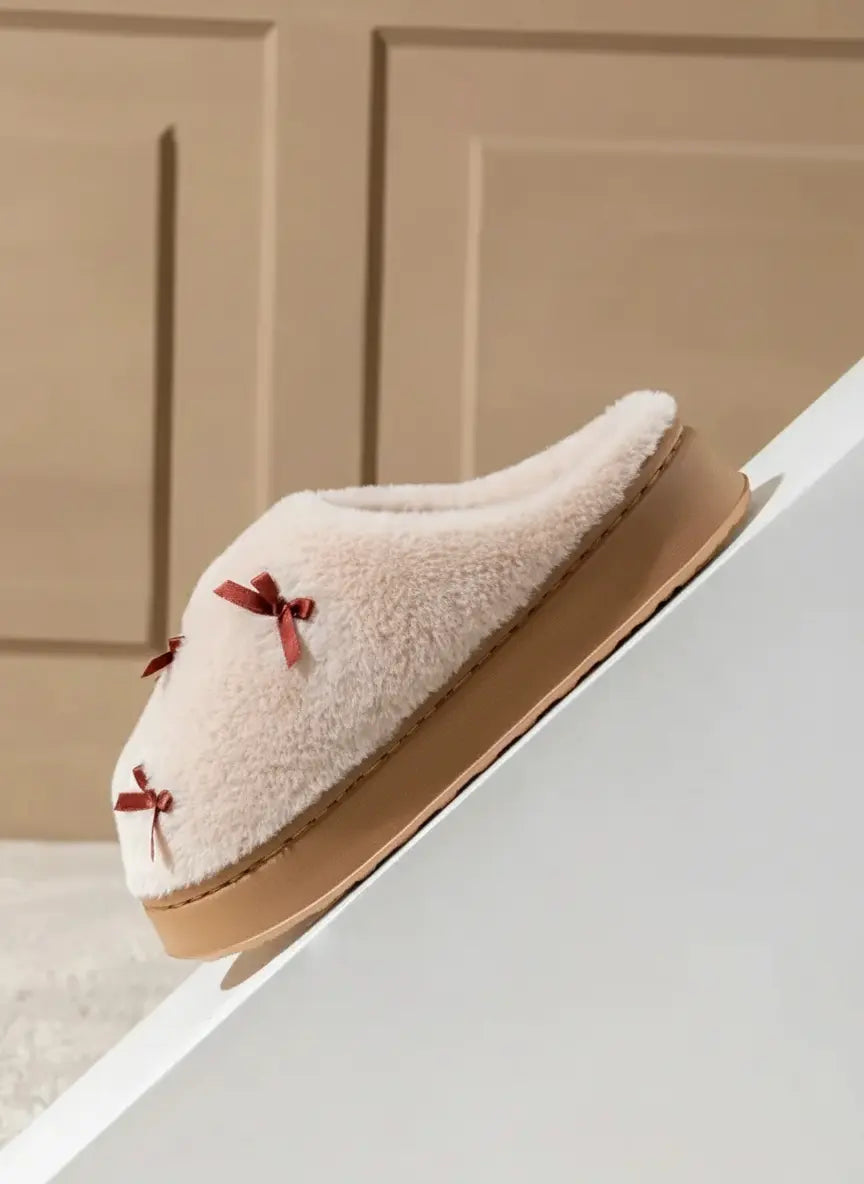Damen-Fluffy-Fellpantoffeln mit Butterfly-Knoten in Farbe Weiss und Schuhgrösse 38-39
