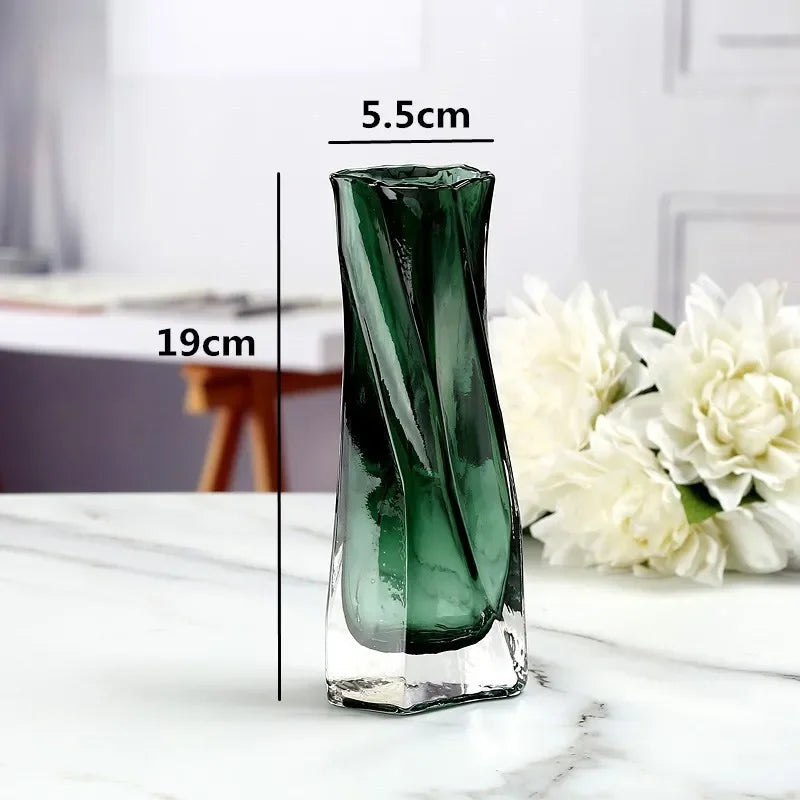 Glasvase - Geometrischer Twist - Leichter Luxus, Wohnzimmer