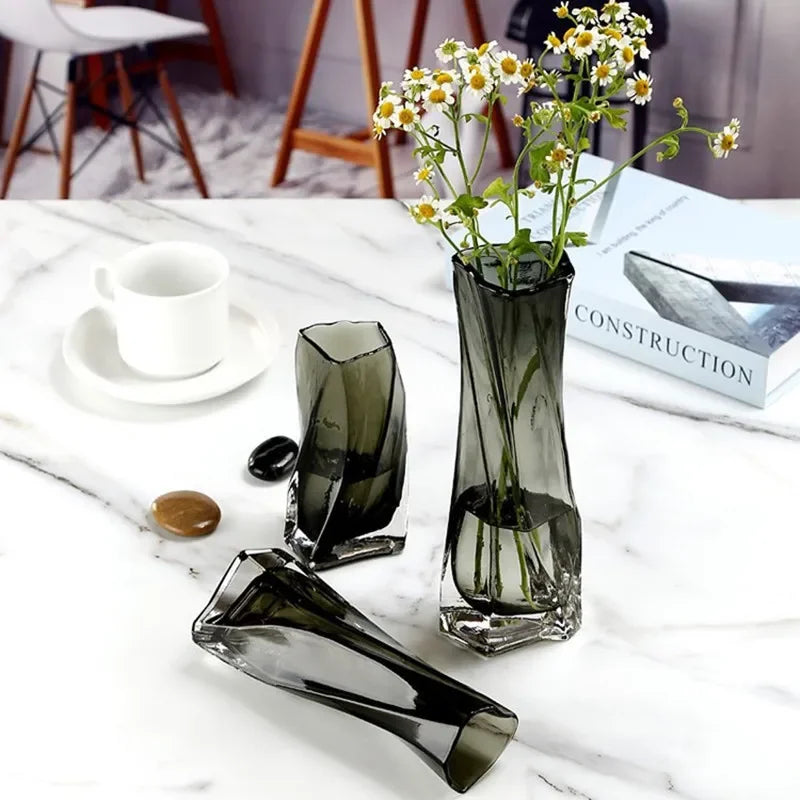 Glasvase - Geometrischer Twist - Leichter Luxus, Wohnzimmer