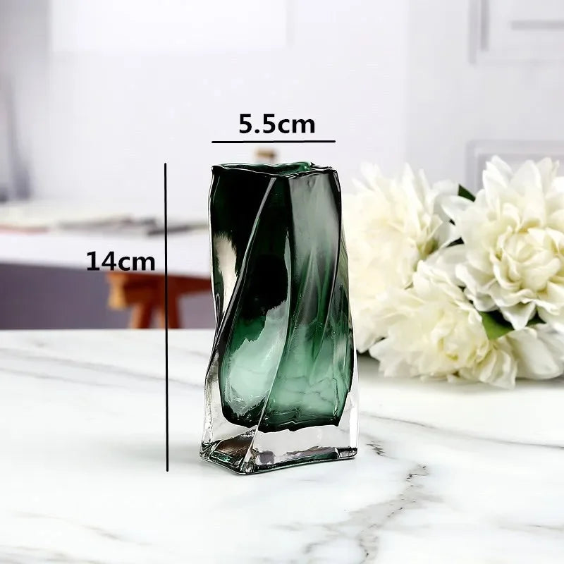 Glasvase - Geometrischer Twist - Leichter Luxus, Wohnzimmer