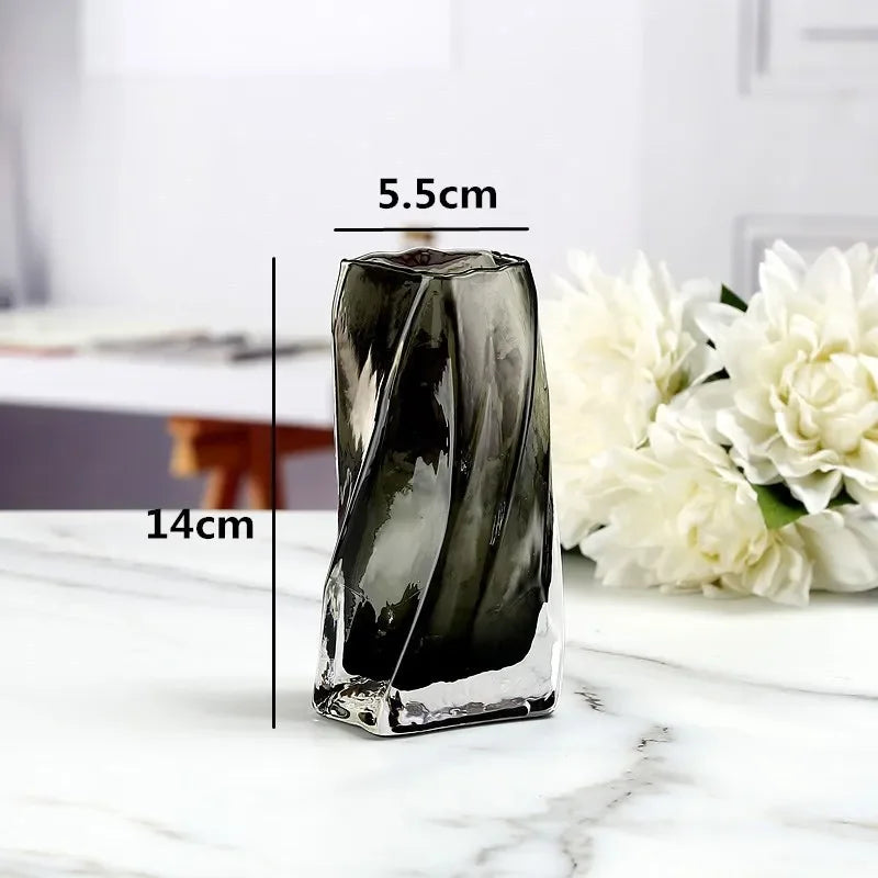 Glasvase - Geometrischer Twist - Leichter Luxus, Wohnzimmer