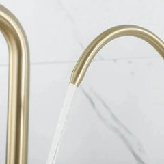 Gold Küchenarmatur – Edelstahl – Direkter Trinkgenuss