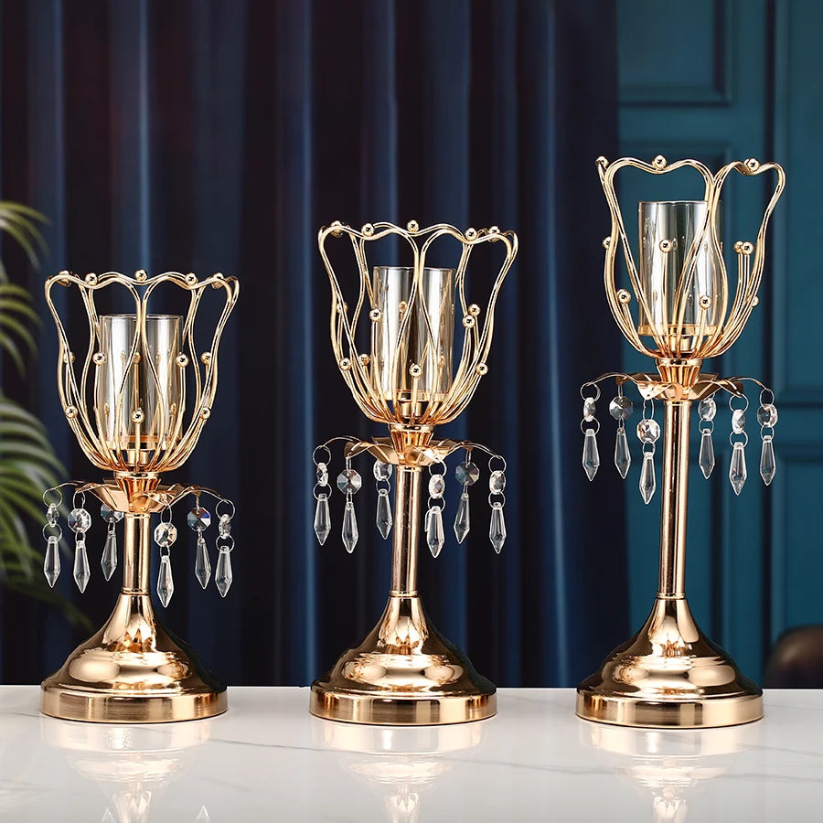 Goldene Blumenkerze – Klassisches Metalldesign