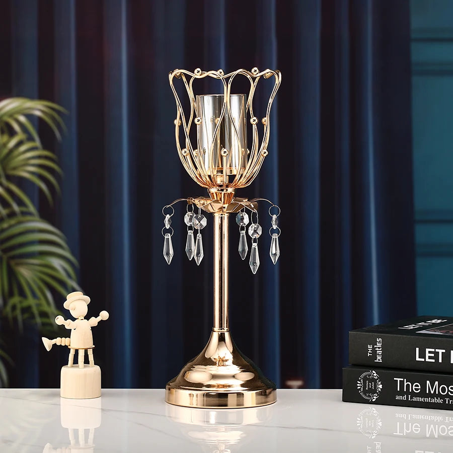 Goldene Blumenkerze – Klassisches Metalldesign