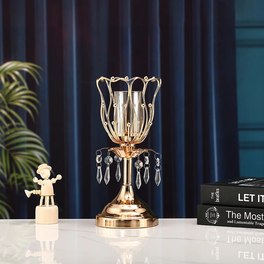 Goldene Blumenkerze – Klassisches Metalldesign