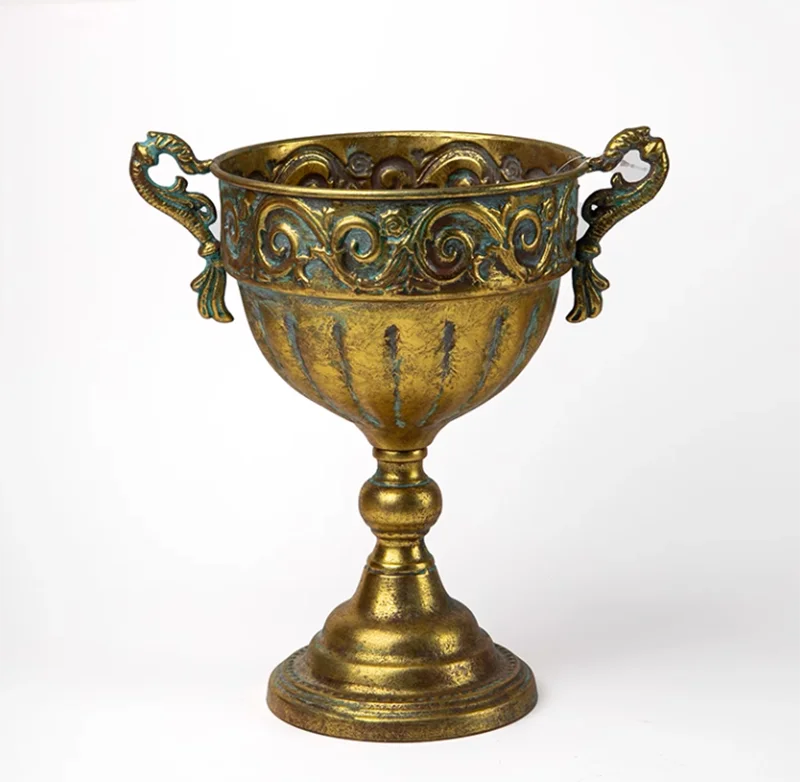 Goldene Eisen-Vase im Vintage-Stil aus robustem Material für Tischdeko