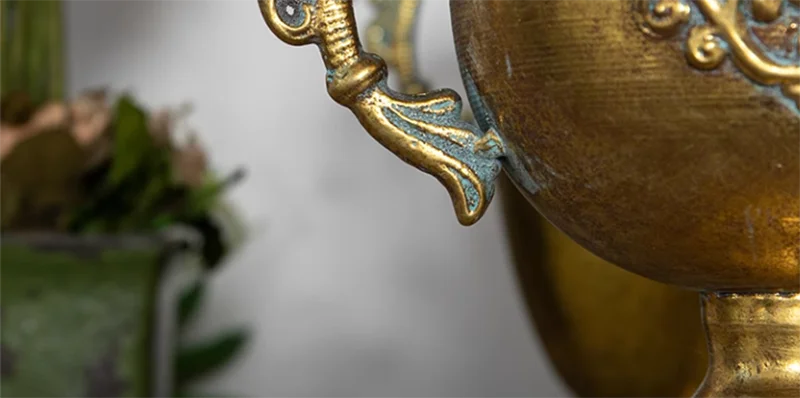 Goldene Eisen-Vase im Vintage-Stil für Wohnzimmerdekoration