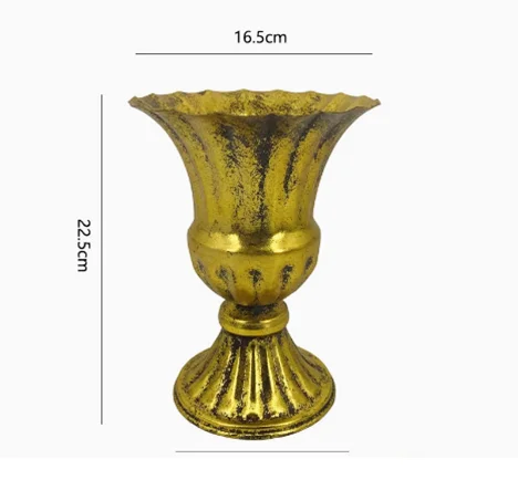 Goldene Eisen-Vase im Vintage-Stil für Wohnzimmerdeko