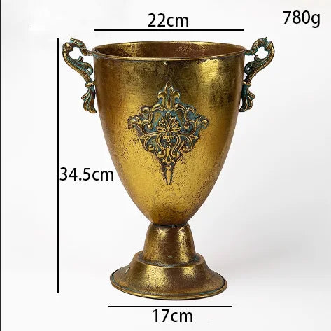 Goldene Eisen-Vase im vintage Stil für Tischdeko