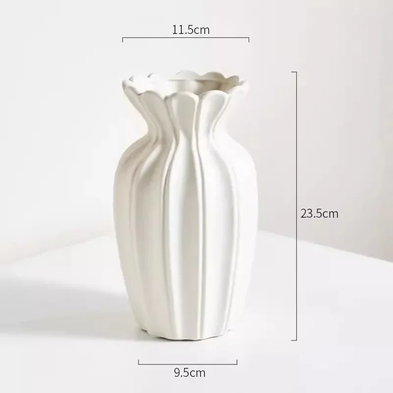 Nordische cremeweisse Gold-Keramikvase im minimalistischen Stil für Tischdeko