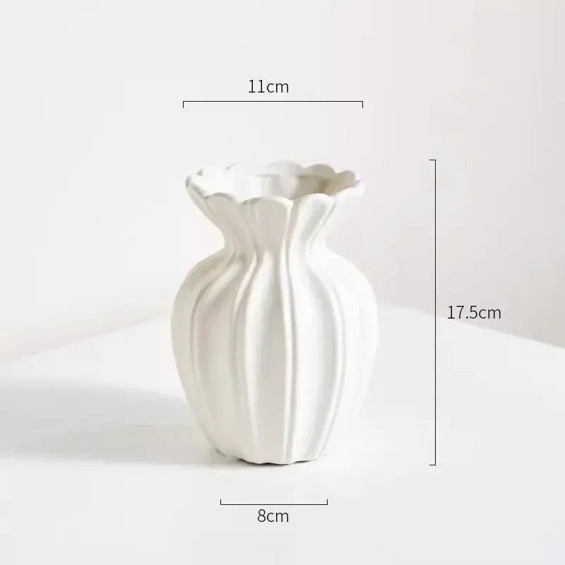 nordische cremeweisse Gold-Keramikvase im minimalistischem Stil, ideal für Wohnzimmer