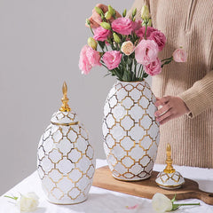 Goldene Keramikvase – Postmodernes Design für Tisch