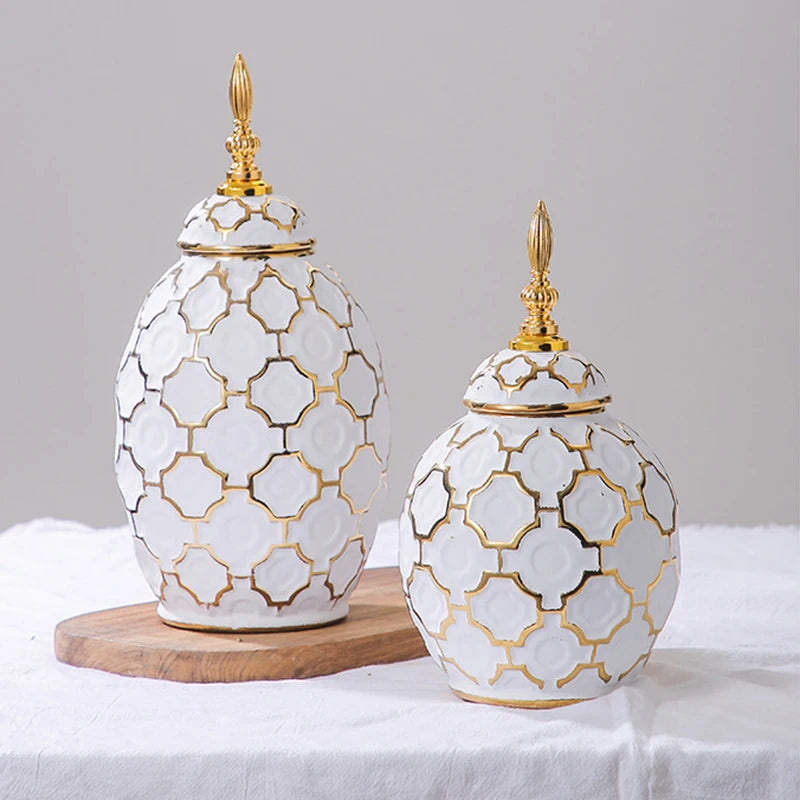 Goldene Keramikvase – Postmodernes Design für Tisch