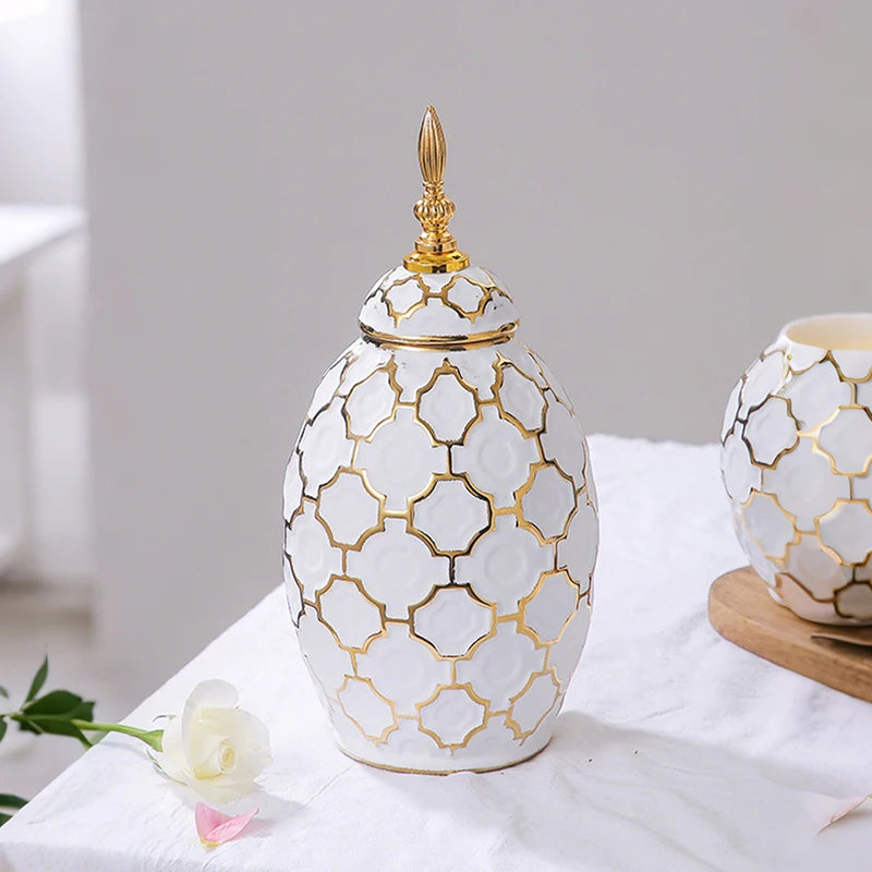Goldene Keramikvase – Postmodernes Design für Tisch
