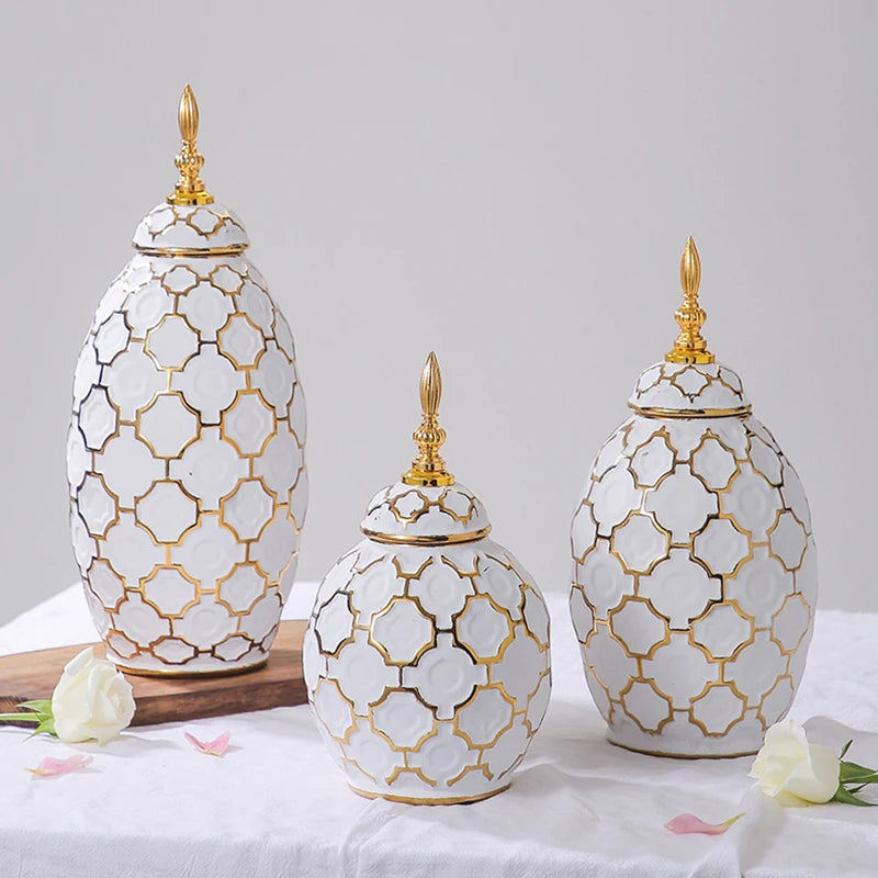 Goldene Keramikvase – Postmodernes Design für Tisch